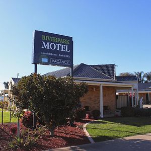 Riverpark Motel